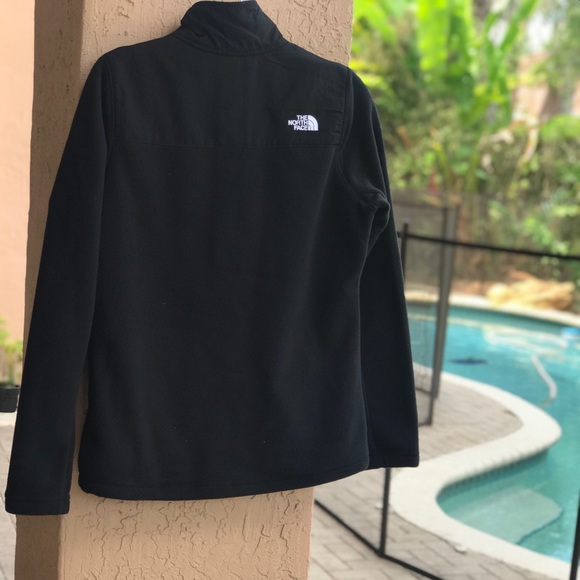 🌟HOST PICK! NEW North Face Tundra half zip fleece - Picture 2 of 4